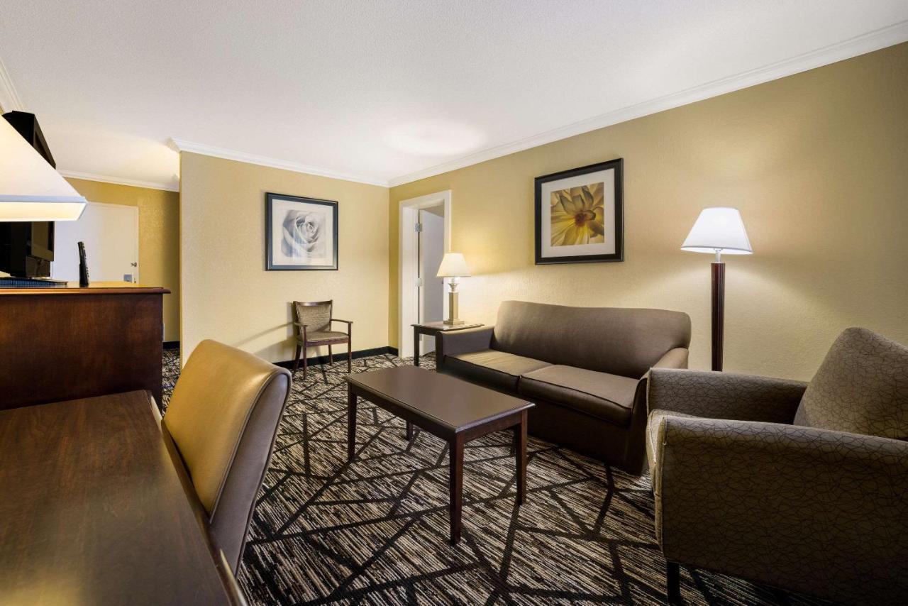 Quality Inn And Suites Fairgrounds - Syracuse Seneca Knolls Eksteriør billede